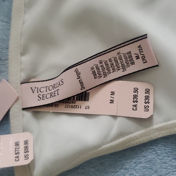 Victoria's Secret Dream Angels Satin Peakaboo Bow Balconette Bra & Panty, Set - Picture 13 of 13